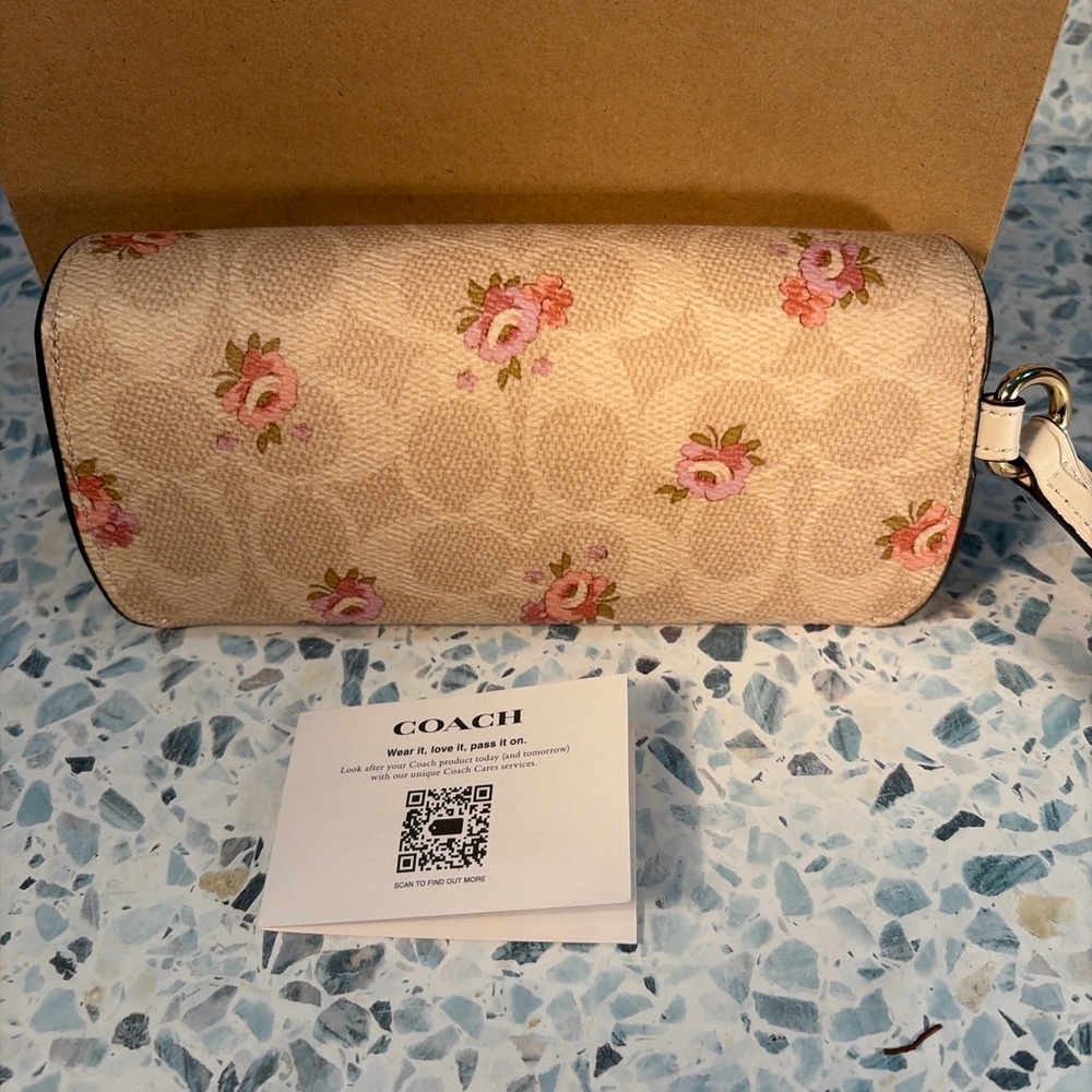 Coach Pink Floral Signature Turnlock sunglasses case - Picture 2 of 4